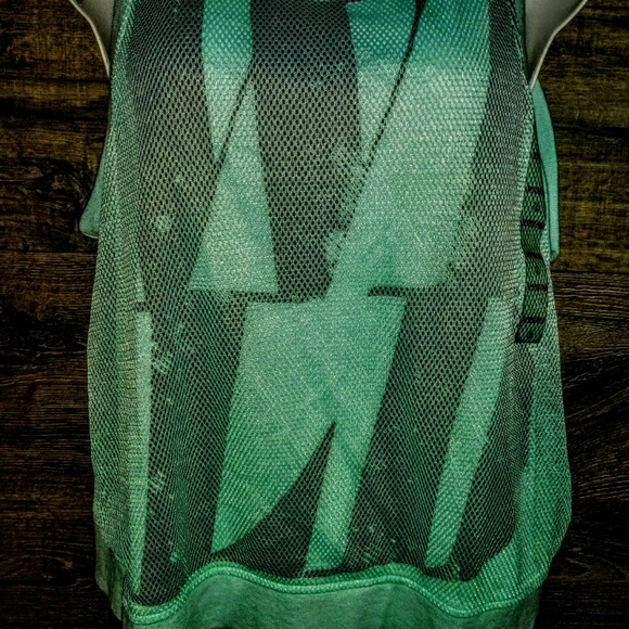 Seventeen Top Size L Active Wear Graphic Tank - Picture 6 of 7